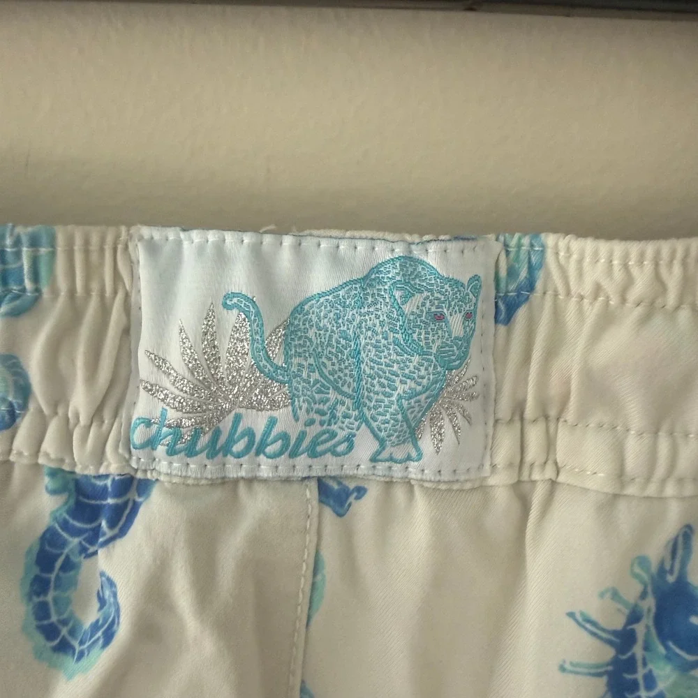 Chubbies Mens Seahorse Print Swim Trunks White Blue 5.5 Inch Inseam Small